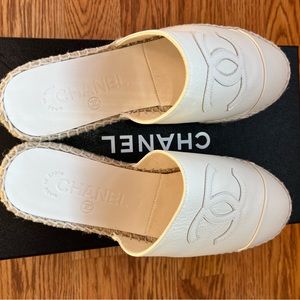Chanel Espadrilles slip on size 36 in White